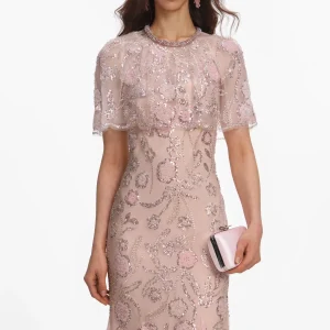 Rosa förgyllda kappmiddeldress