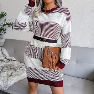 Kort randig jumperklänning med rund halsringning